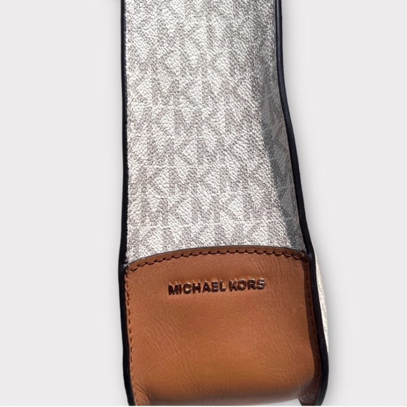 Michael Kors Sullivan 18k Grommet .Messenger - Picture 9 of 10